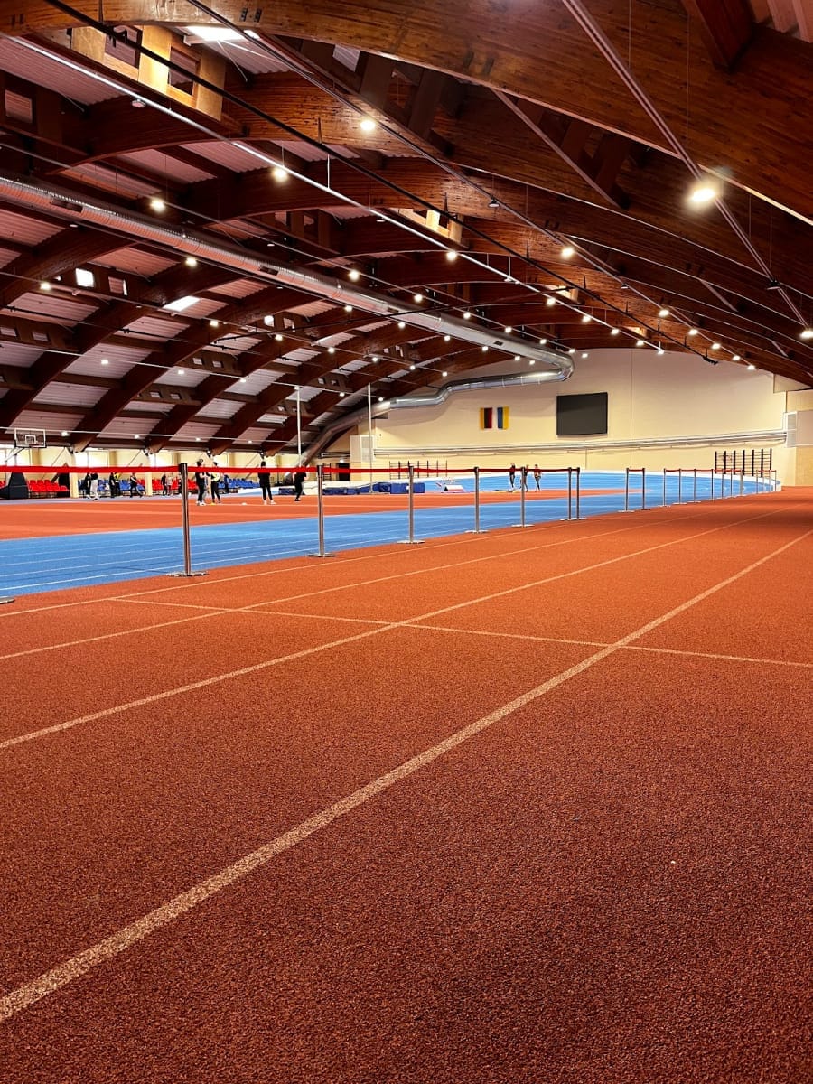 Lengvosios atletikos maniežas — sporto klubas Panevėžys